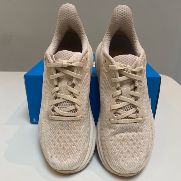 Hoka Clifton 9 Sneaker in Shifting Sand/Eggnog sizes 7.5, 8, 8.5 New in Box - Picture 5 of 8